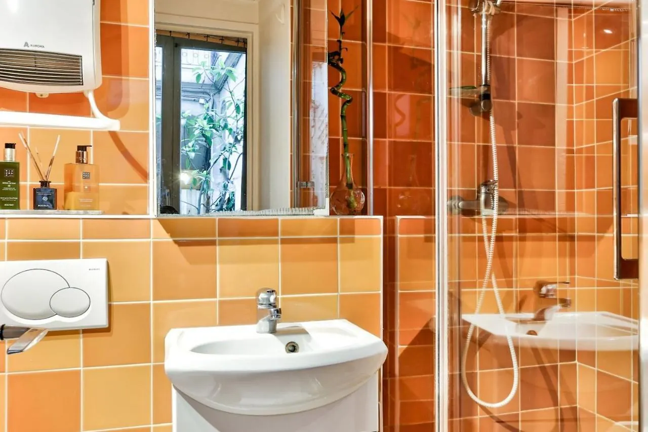 Apartment Very Well Located In Le Marais Parigi