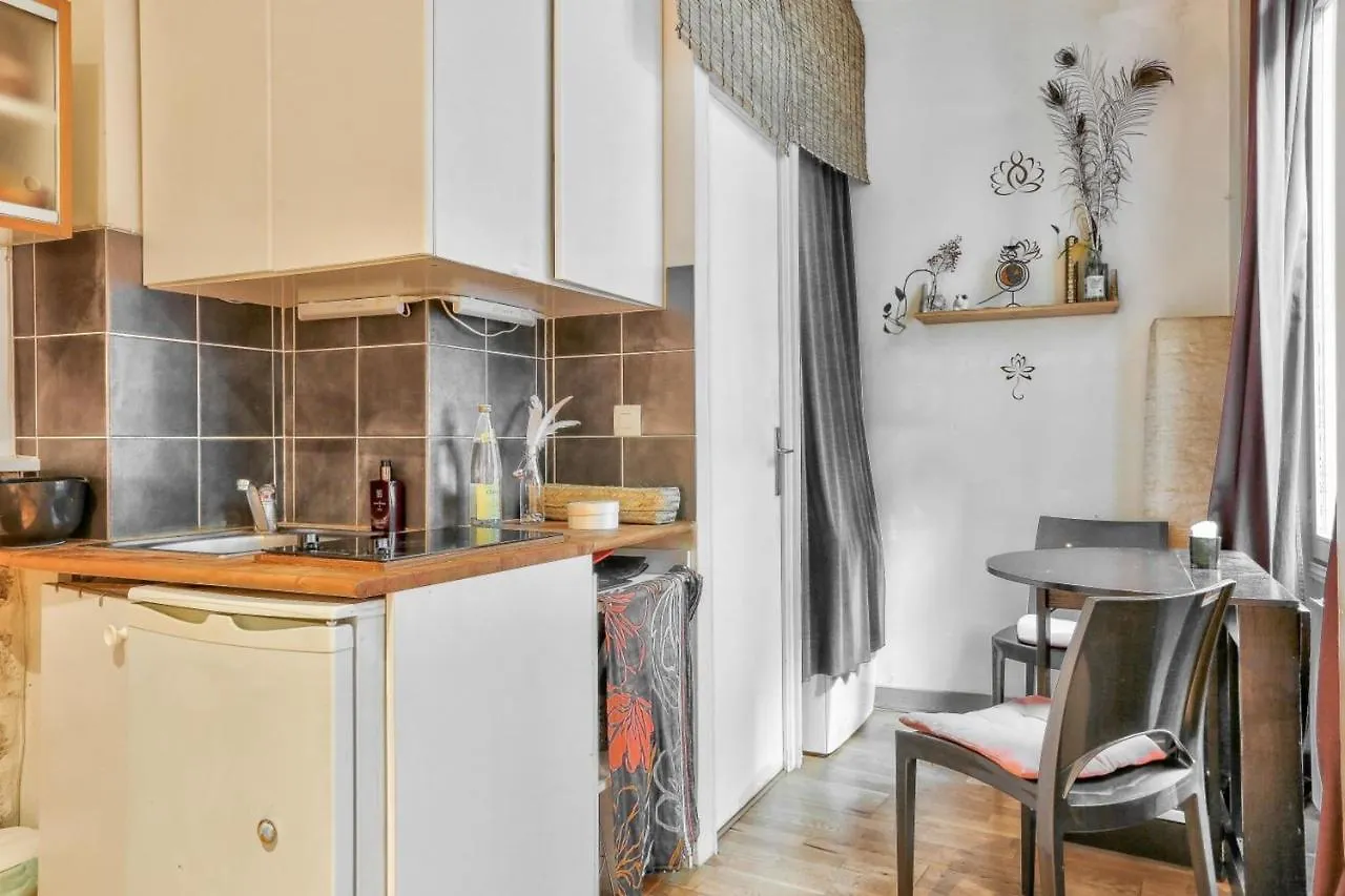 Apartment Very Well Located In Le Marais Parigi