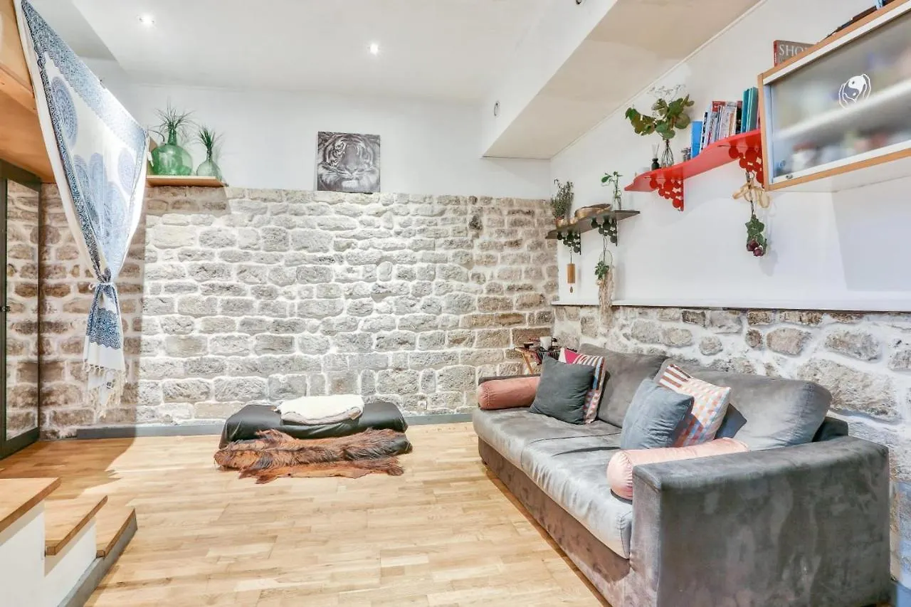 Apartment Very Well Located In Le Marais Parigi